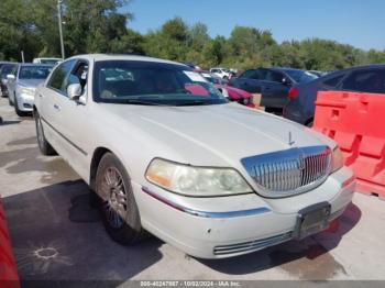  Salvage Lincoln Towncar