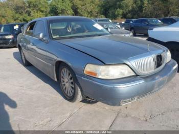  Salvage Lincoln Towncar