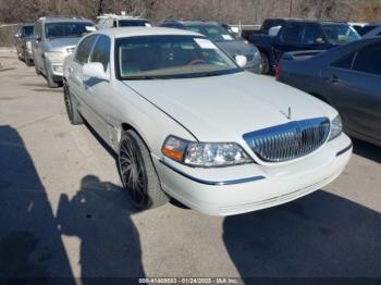  Salvage Lincoln Towncar