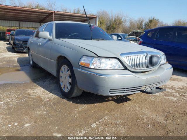  Salvage Lincoln Towncar