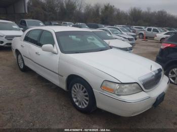  Salvage Lincoln Towncar