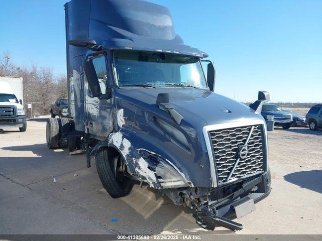  Salvage Volvo Vnl