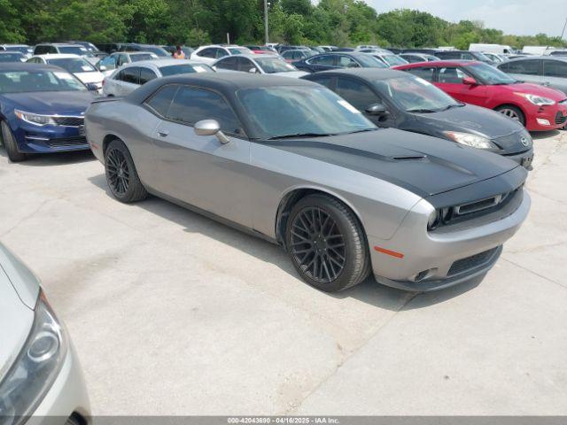  Salvage Dodge Challenger