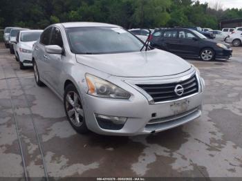  Salvage Nissan Altima