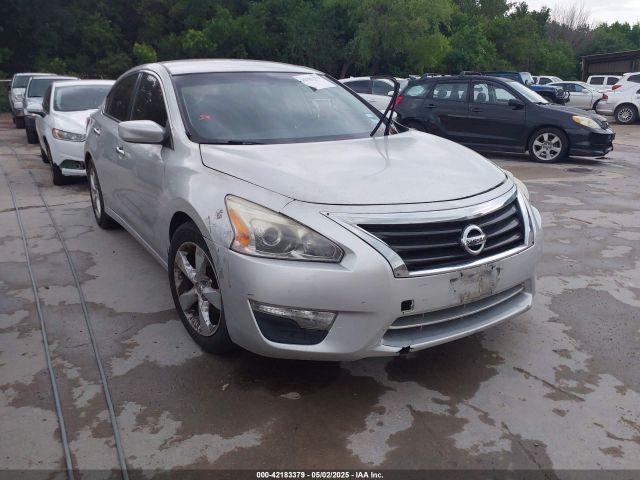  Salvage Nissan Altima