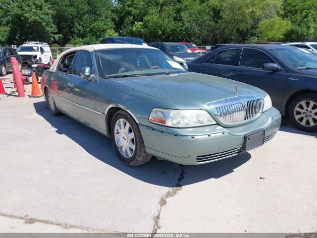  Salvage Lincoln Towncar