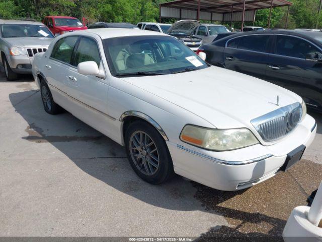  Salvage Lincoln Towncar
