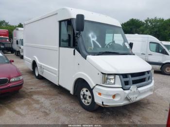  Salvage Isuzu Commercial Van