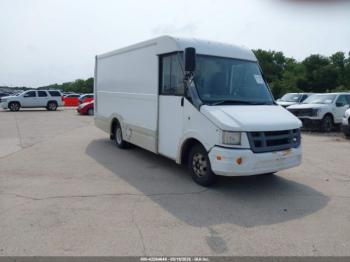  Salvage Isuzu Commercial Van