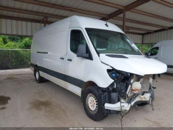  Salvage Mercedes-Benz Sprinter 2500