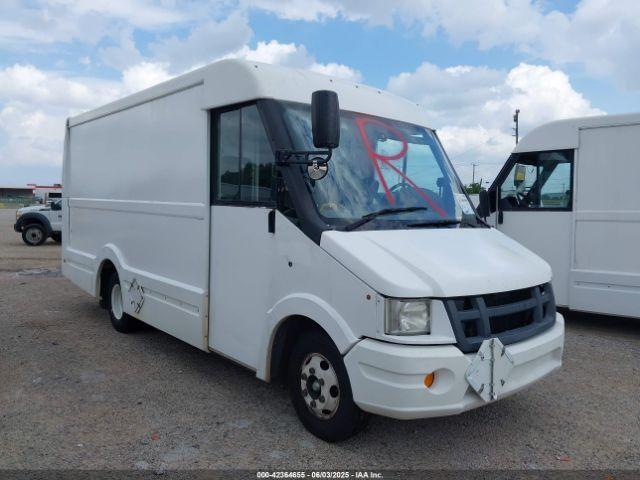  Salvage Isuzu Commercial Van