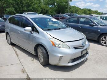  Salvage Toyota Prius v