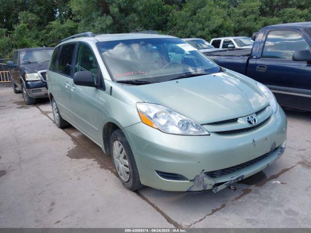  Salvage Toyota Sienna