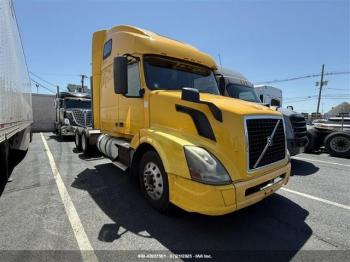  Salvage Volvo Vn