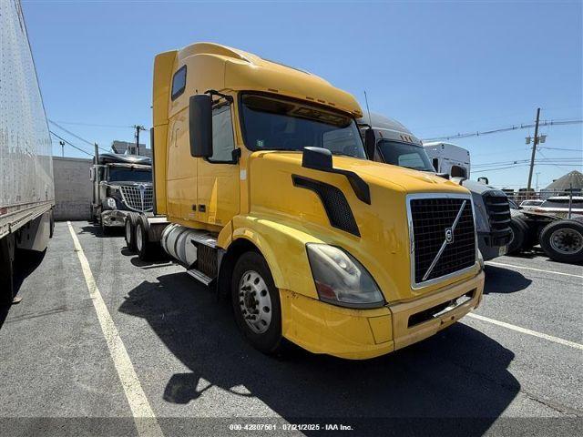  Salvage Volvo Vn