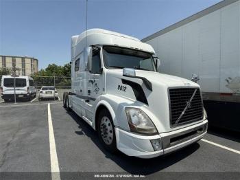  Salvage Volvo Vnl