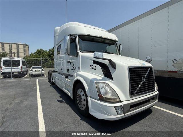  Salvage Volvo Vnl