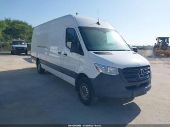  Salvage Mercedes-Benz Sprinter 2500