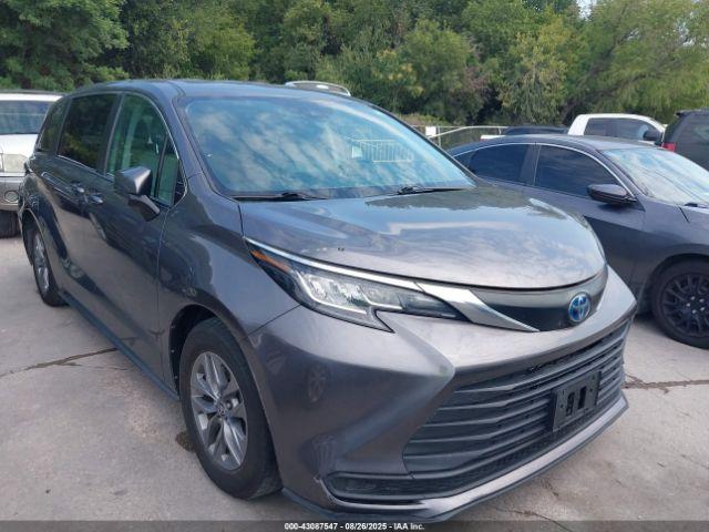  Salvage Toyota Sienna