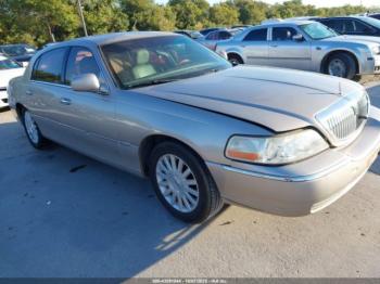  Salvage Lincoln Towncar