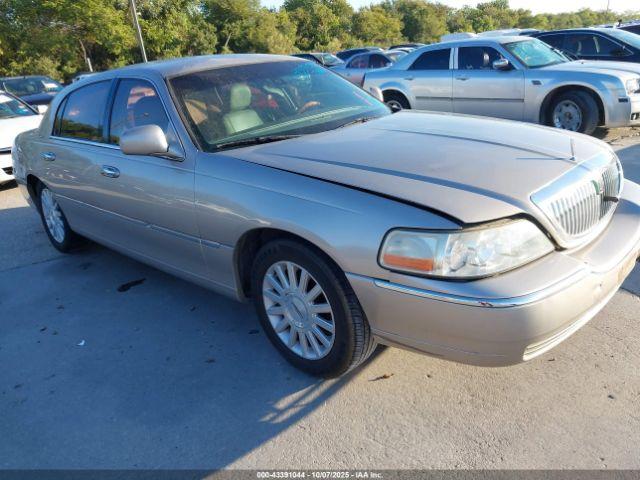  Salvage Lincoln Towncar