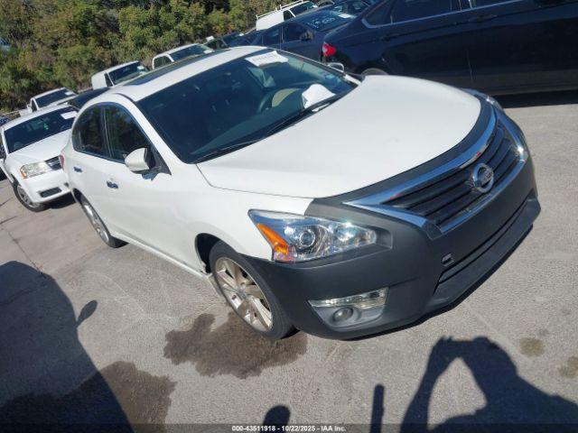  Salvage Nissan Altima
