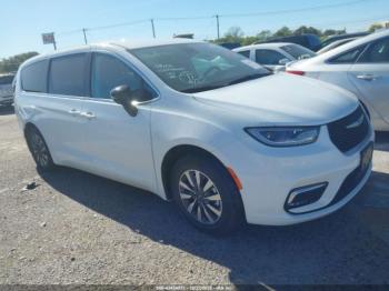  Salvage Chrysler Pacifica