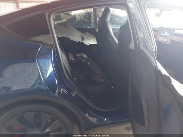 Tesla Model Y Performance Dual Motor All-wheel Drive Image 3