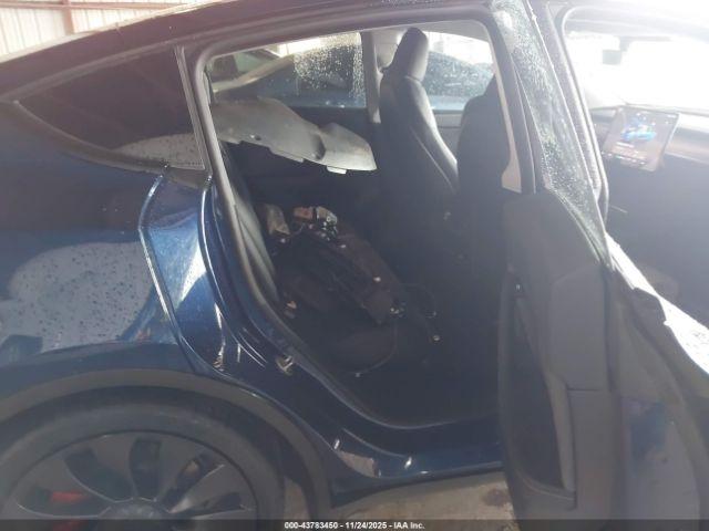 Tesla Model Y Performance Dual Motor All-wheel Drive Image 3