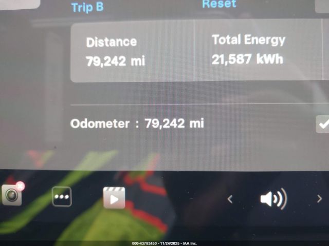 Tesla Model Y Performance Dual Motor All-wheel Drive Image 16