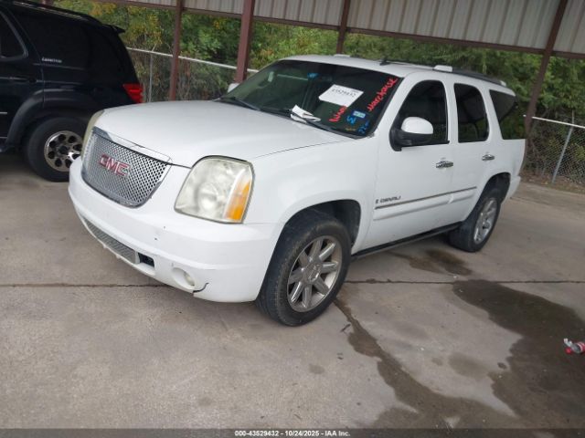 GMC Yukon Denali Image 6