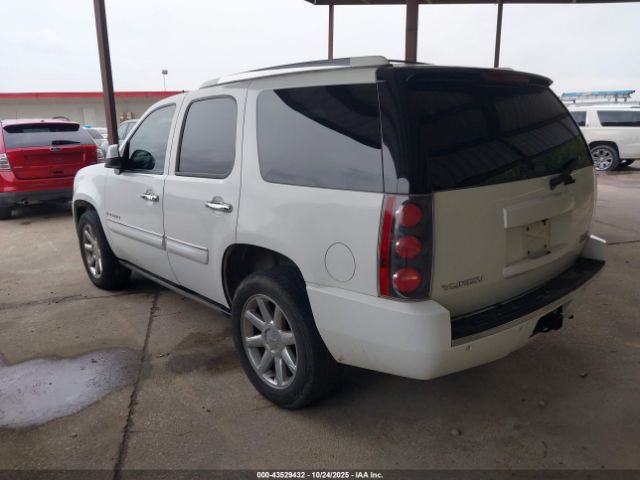 GMC Yukon Denali Image 3