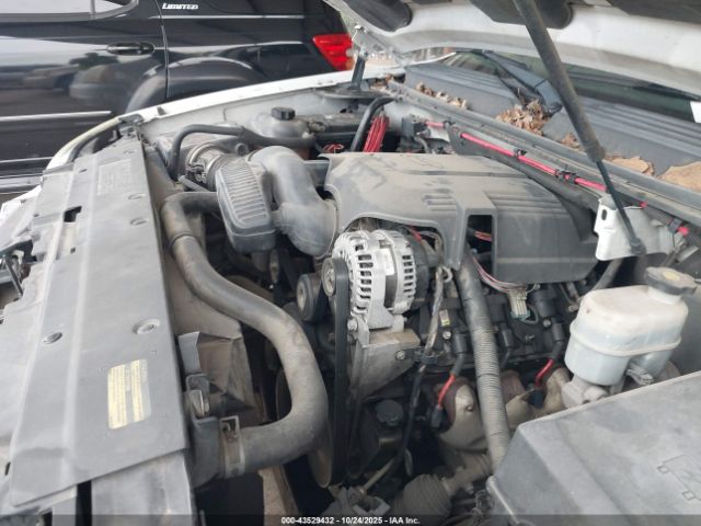 GMC Yukon Denali Image 11