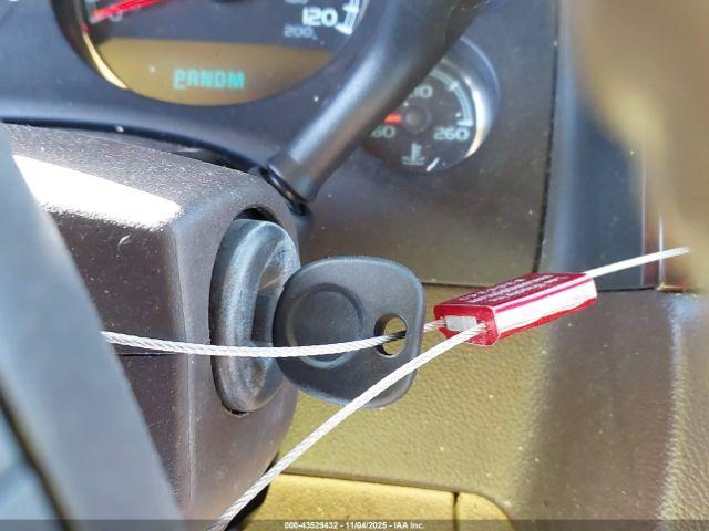 GMC Yukon Denali Image 7