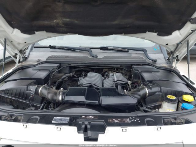 Land Rover LR4 Image 10