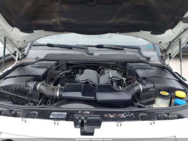 Land Rover LR4 Image 10