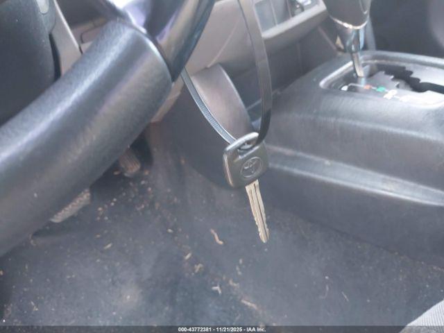 Toyota Tacoma Image 9