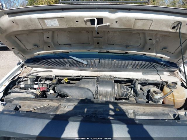 Ford E-150 Commercial Image 6