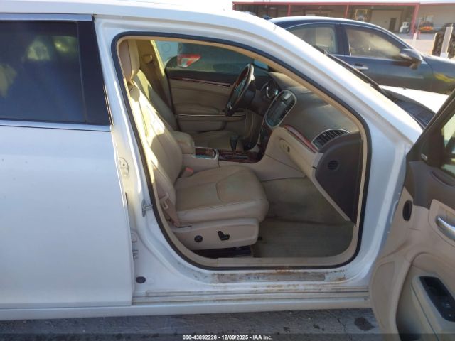 Chrysler 300c Image 3