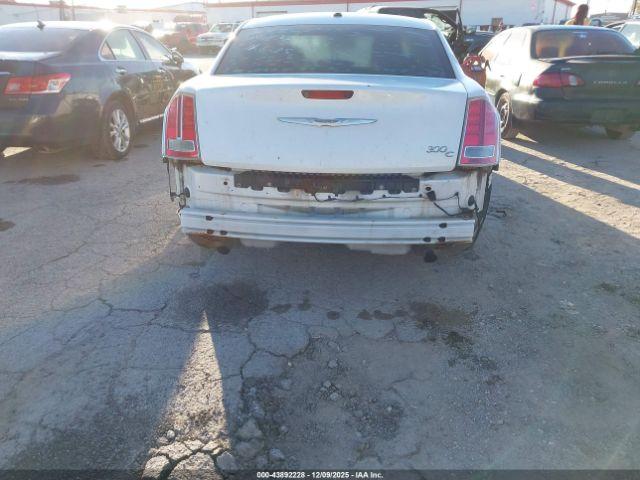 Chrysler 300c Image 7