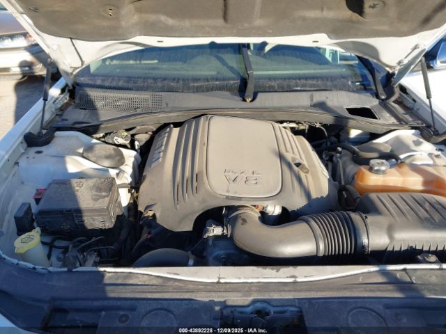 Chrysler 300c Image 5