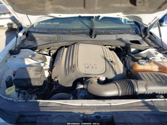 Chrysler 300c Image 5