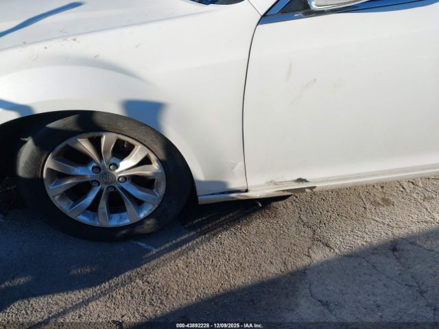 Chrysler 300c Image 13