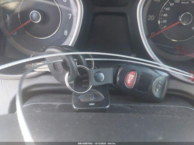 Hyundai ELANTRA Image 11