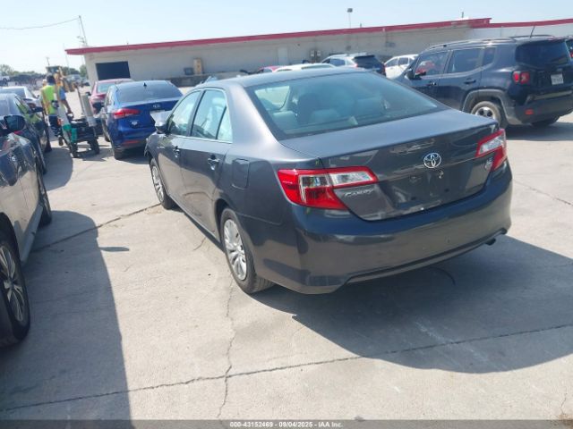 Toyota Camry Le Image 3