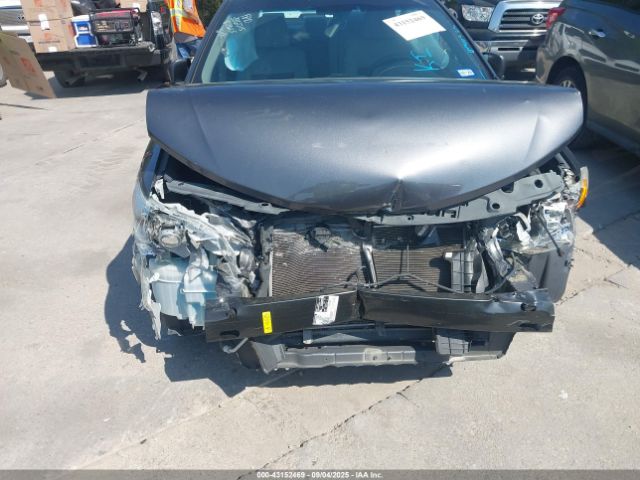 Toyota Camry Le Image 2