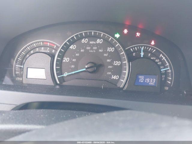 Toyota Camry Le Image 8