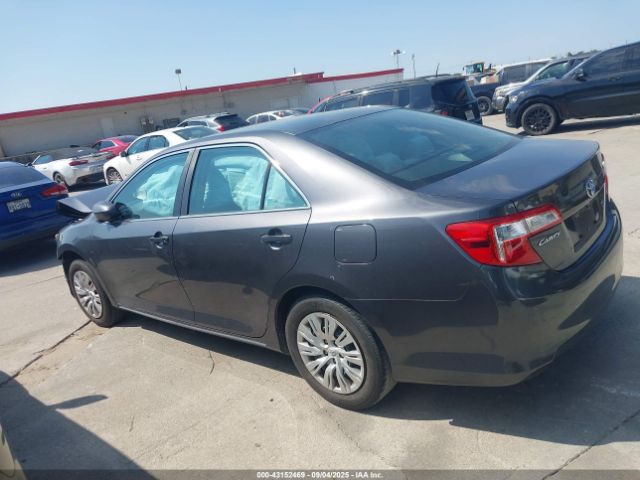 Toyota Camry Le Image 11
