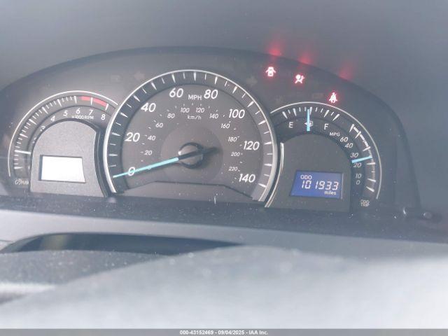 Toyota Camry Le Image 15