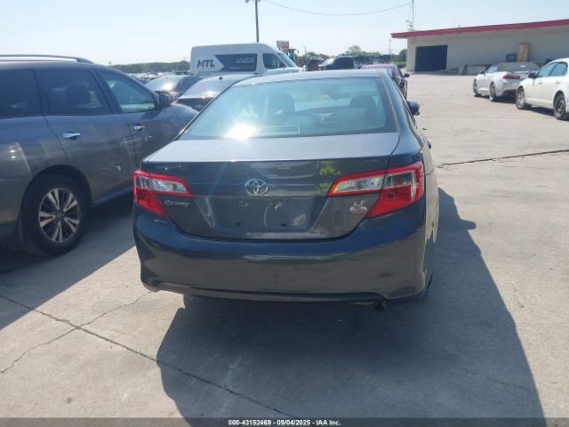 Toyota Camry Le Image 14